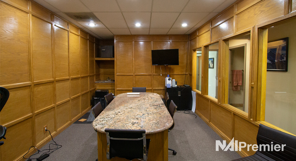 Convenient Commercial Office